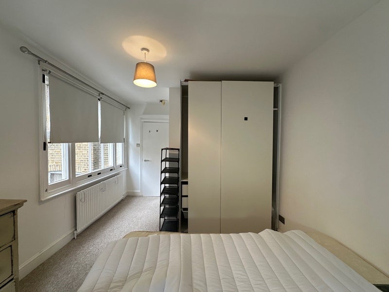 Flat Handforth Road in Greater London