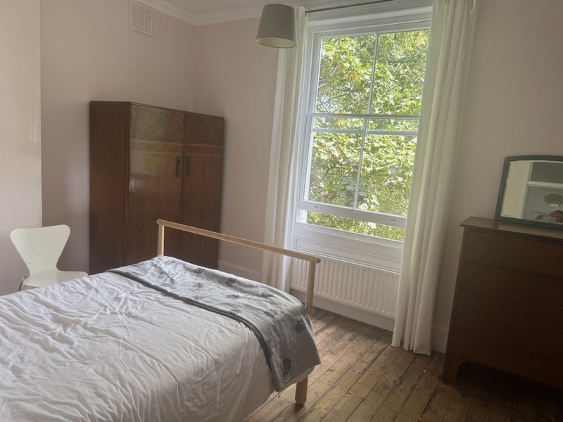 Room Upper Tulse Hill in Greater London