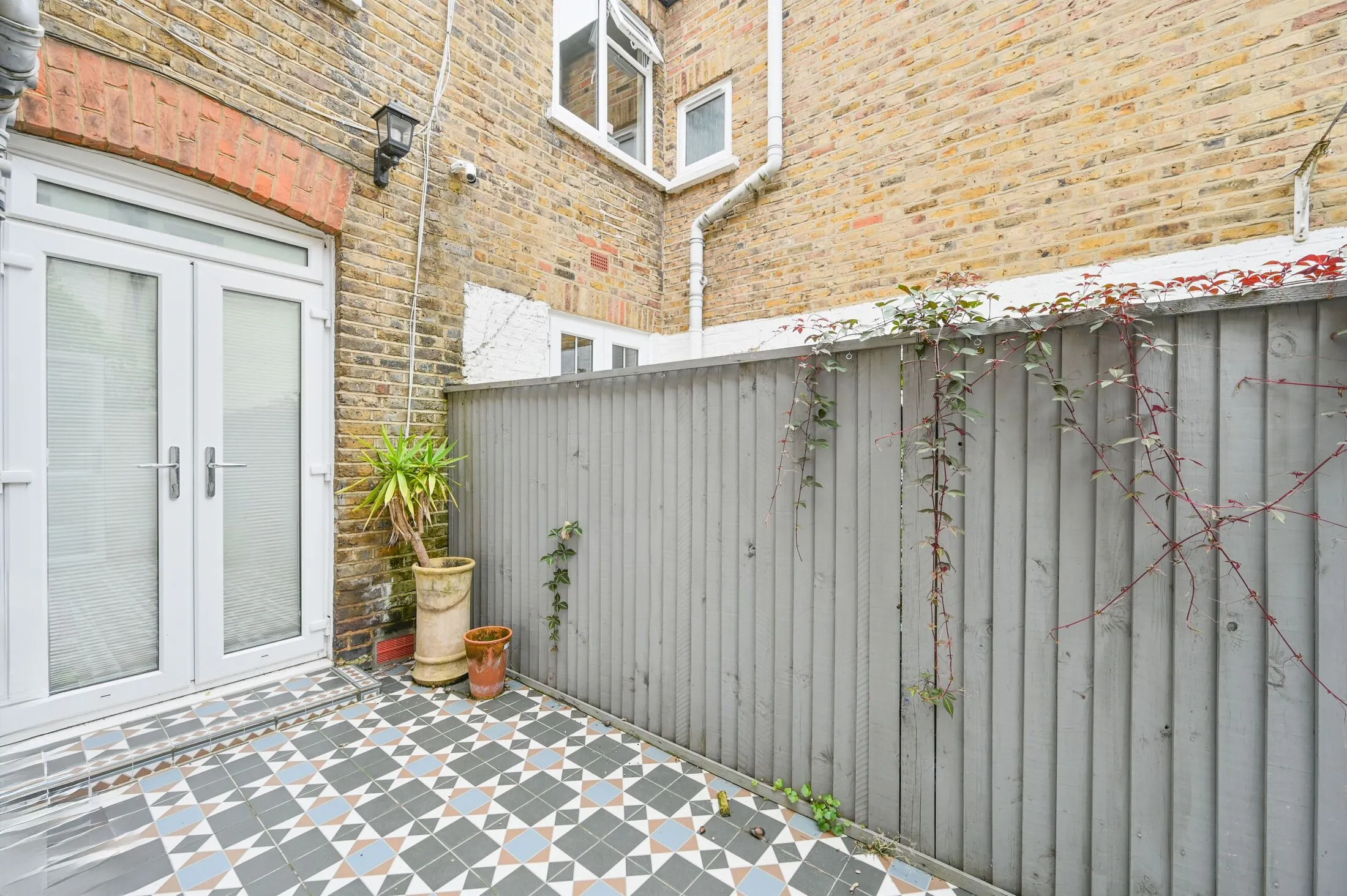 House Tunis Road in Greater London