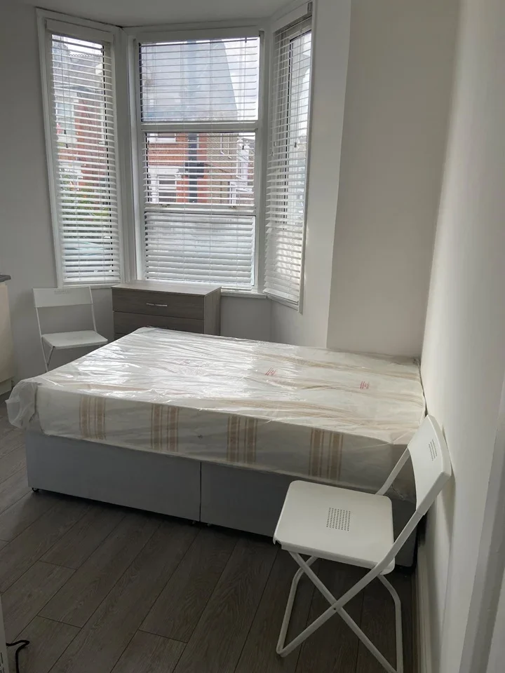 Room Clarence Road in Greater London