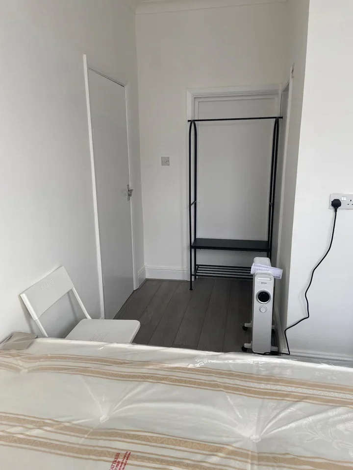 Room Clarence Road in Greater London