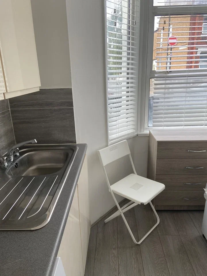 Room Clarence Road in Greater London