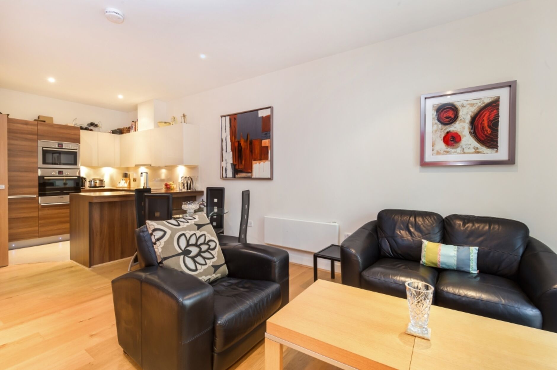 Flat Bromyard Avenue in Greater London