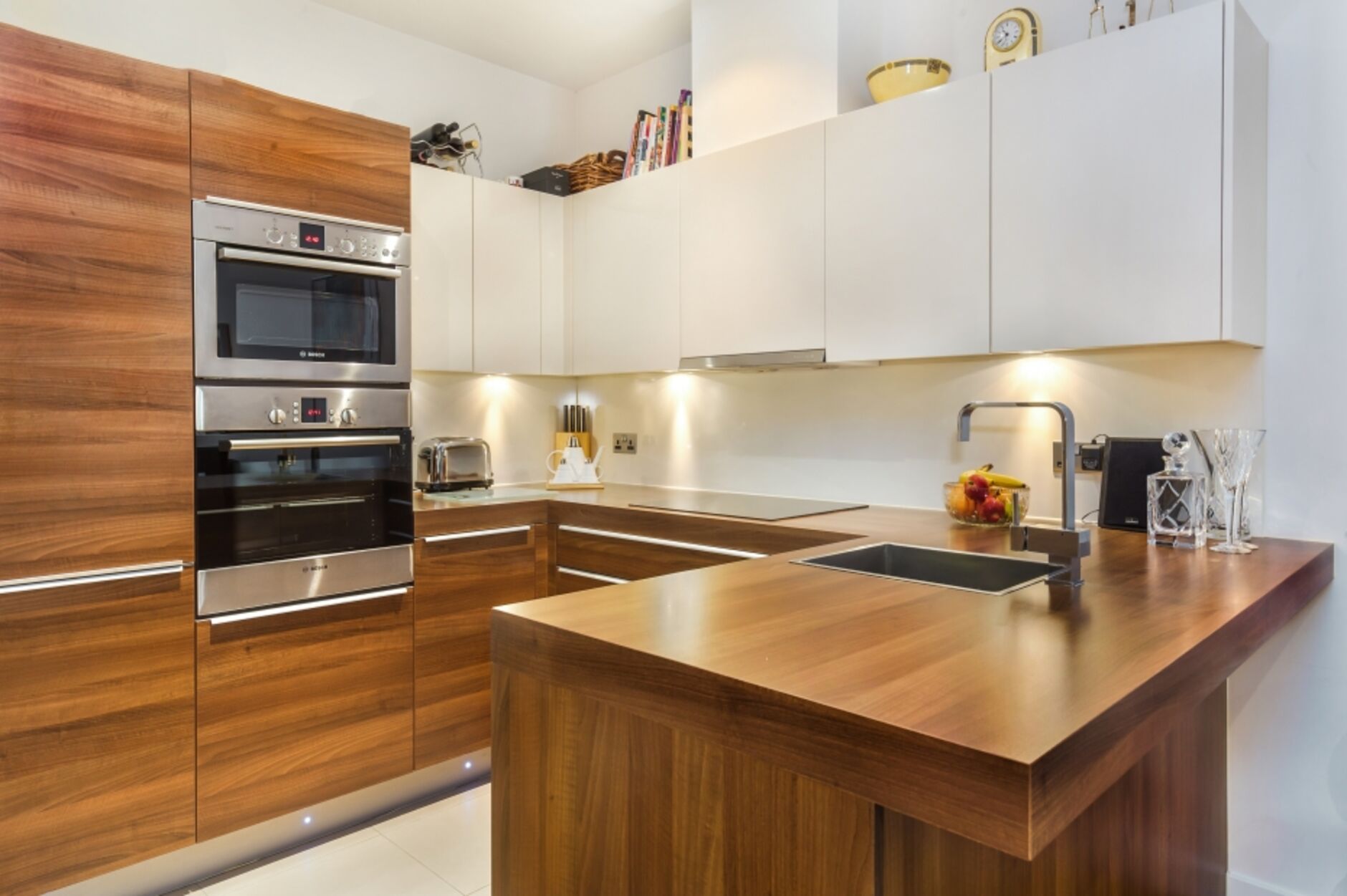Flat Bromyard Avenue in Greater London