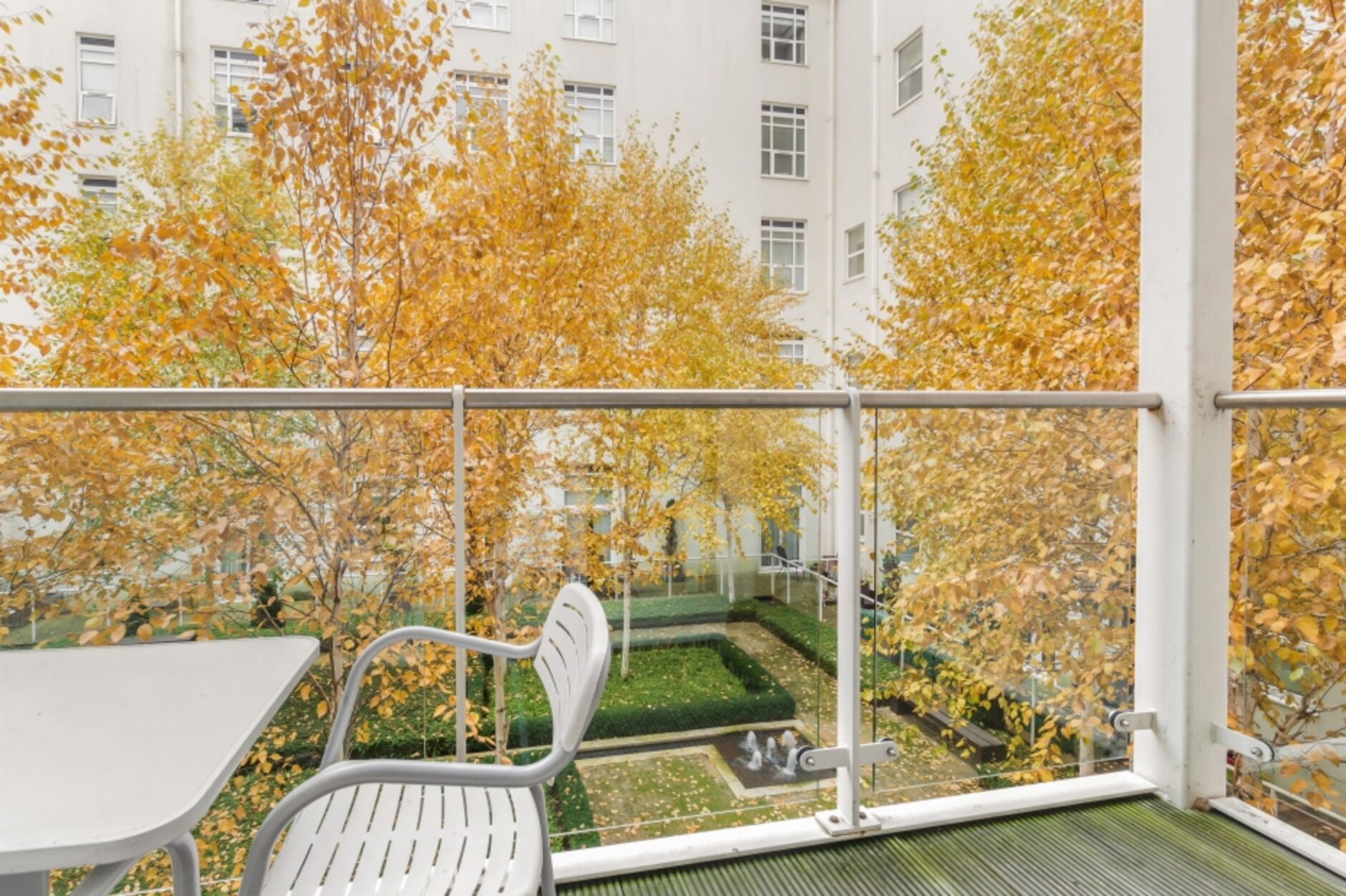 Flat Bromyard Avenue in Greater London
