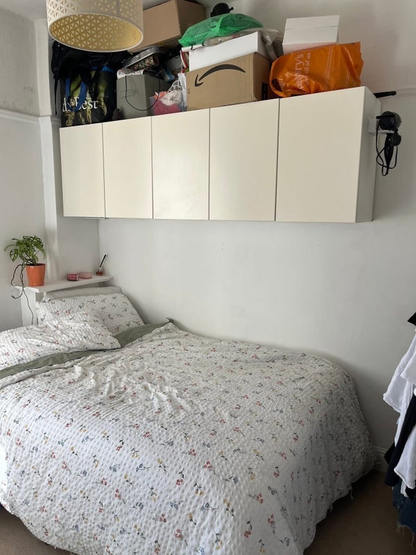Room Pitshanger Lane in Greater London