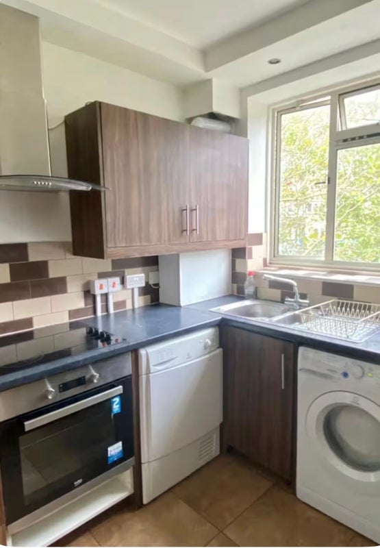 Room Strasburg Road in Greater London