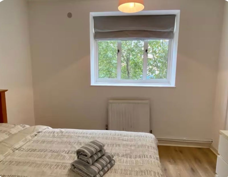 Room Strasburg Road in Greater London