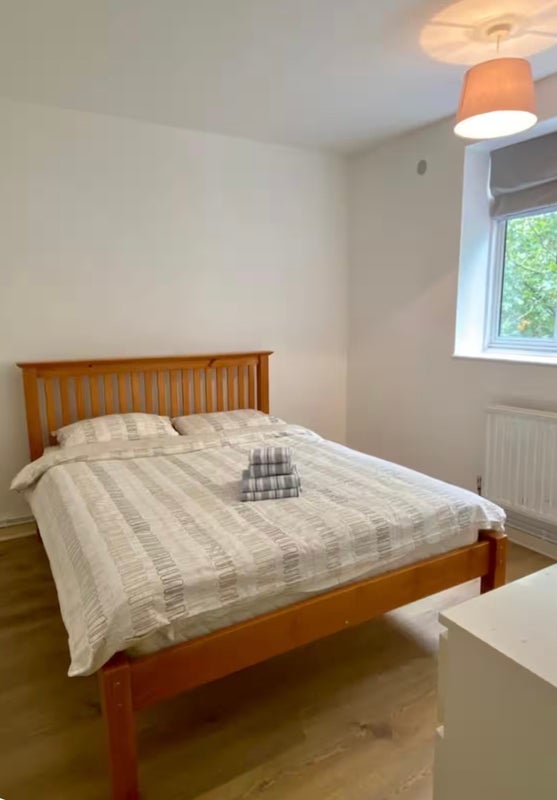 Room Strasburg Road in Greater London