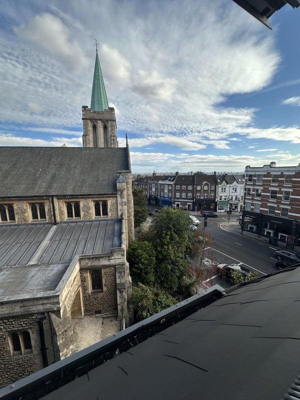 Flat Finchley Road in Greater London