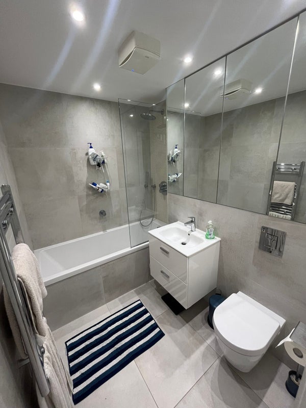 Flat Finchley Road in Greater London