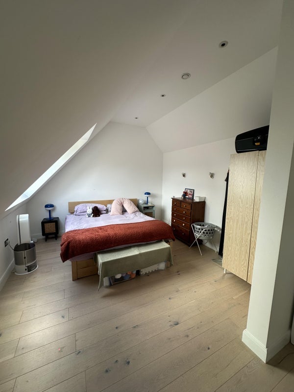 Flat Finchley Road in Greater London
