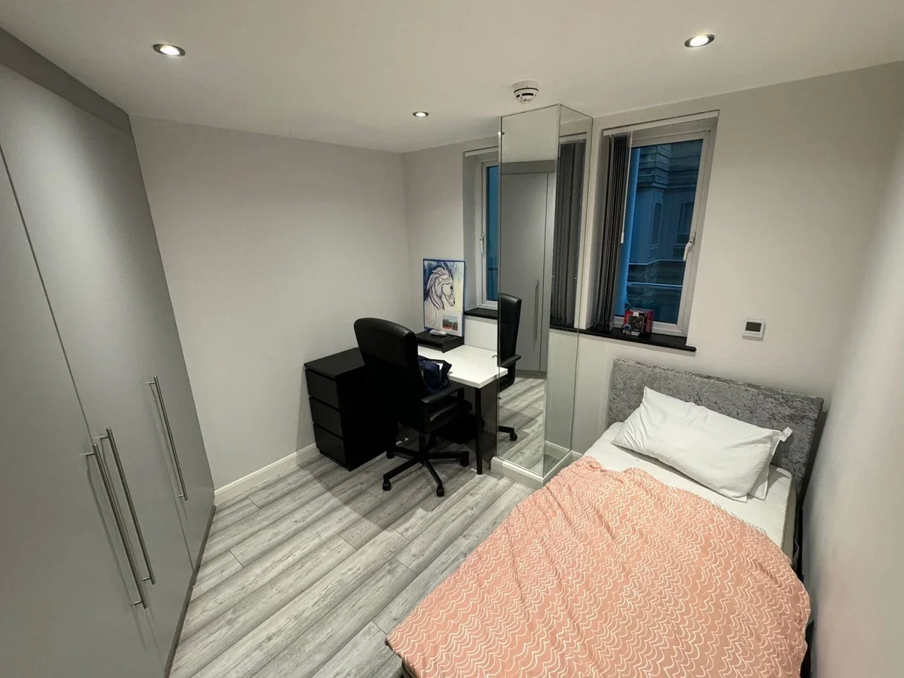 Room Station Road in Greater London