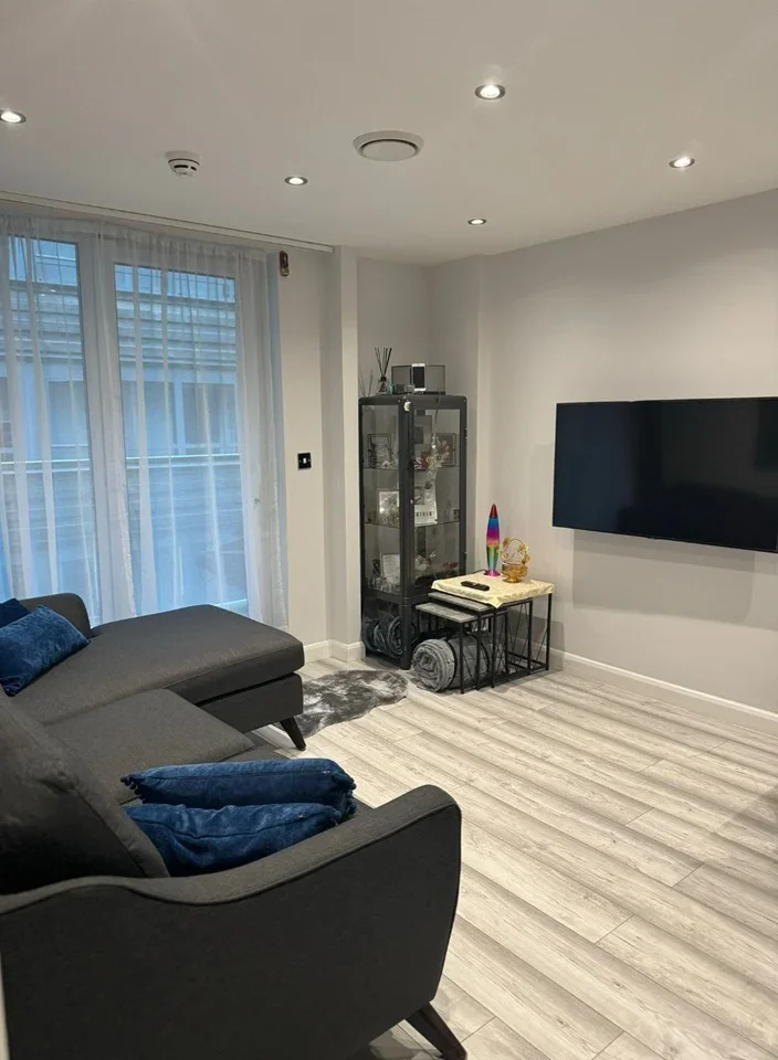 Room Station Road in Greater London