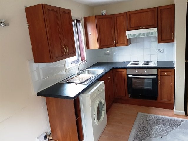 Flat Pycroft Way in London