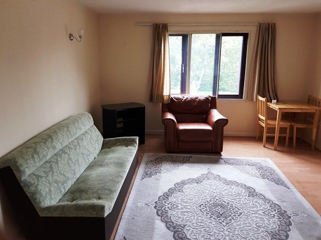 Flat Pycroft Way in London