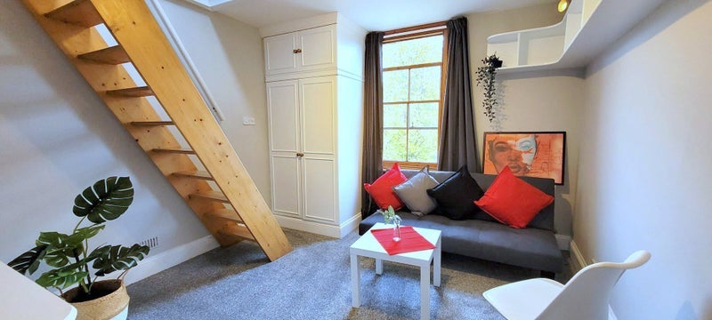 Room Westminster Road in Greater London