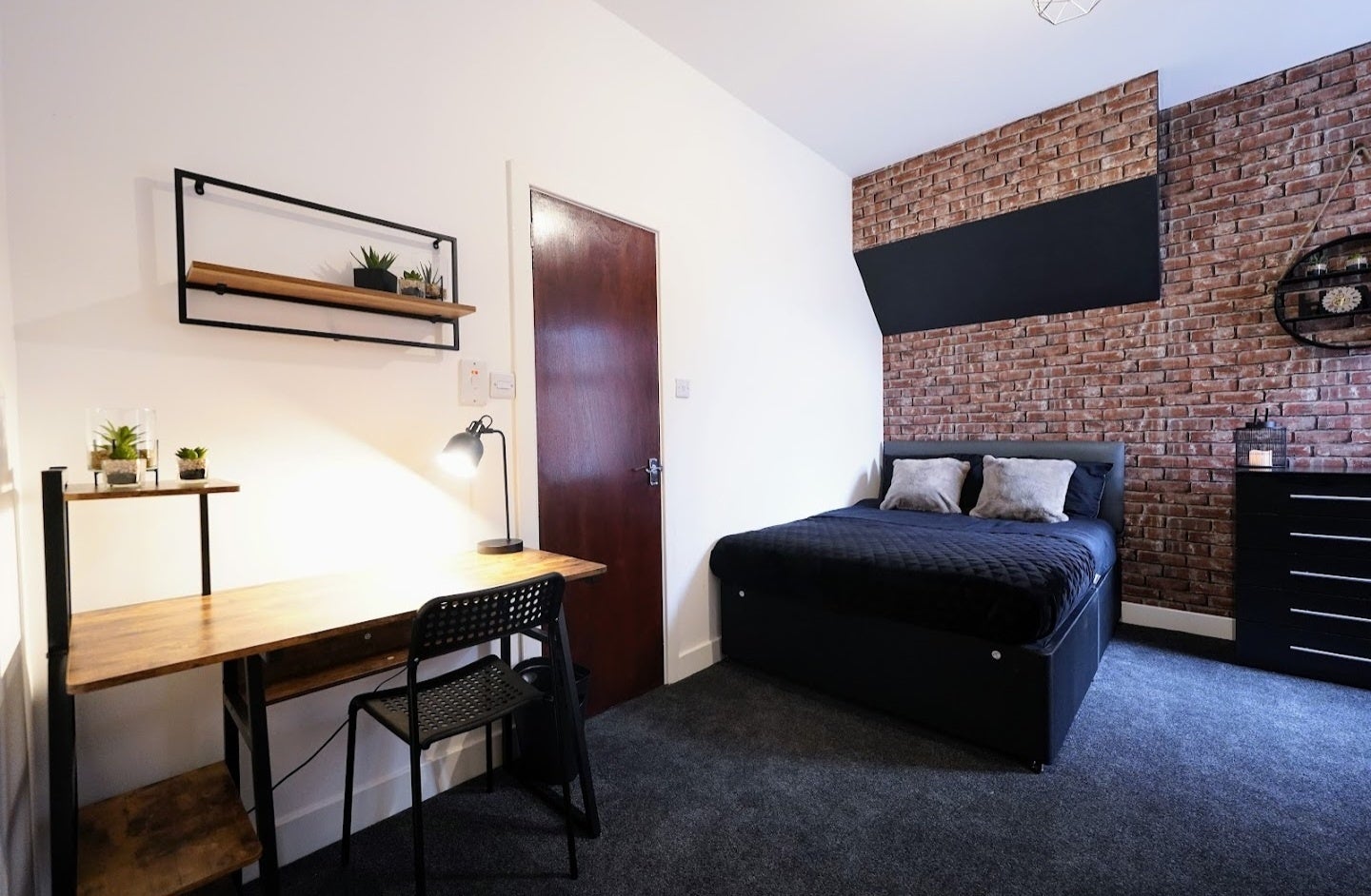 Room Daimler Road in Coventry