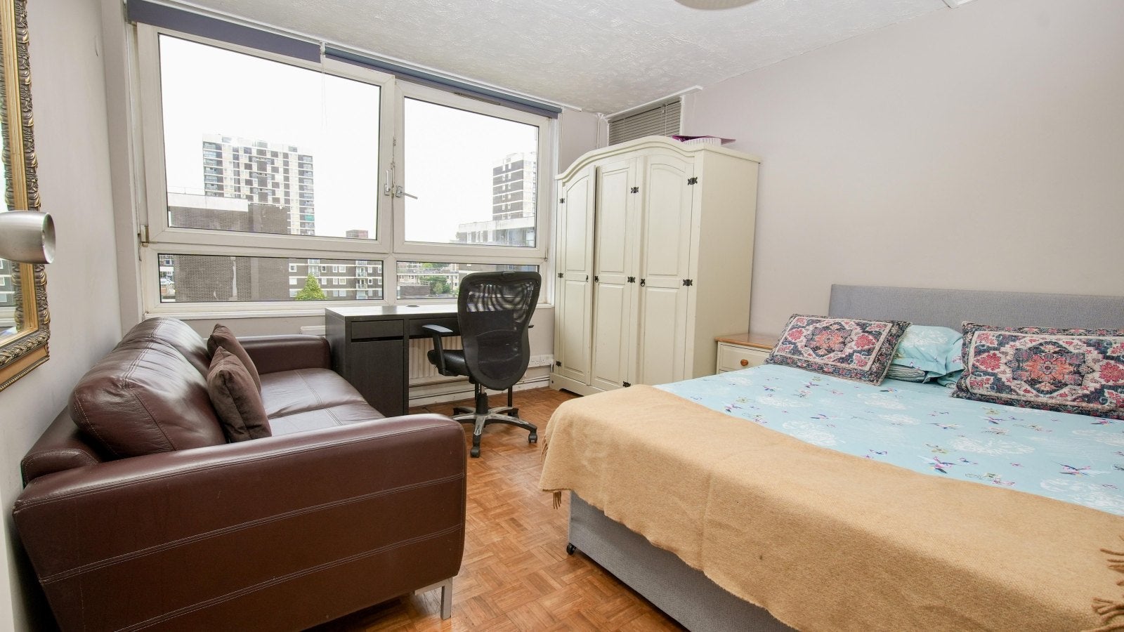 Room Balmes Road in Greater London