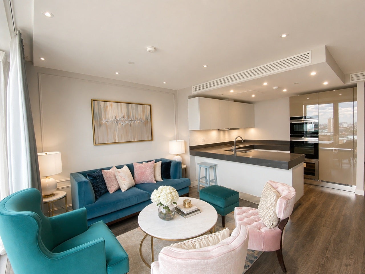 Flat Piazza Walk in Greater London