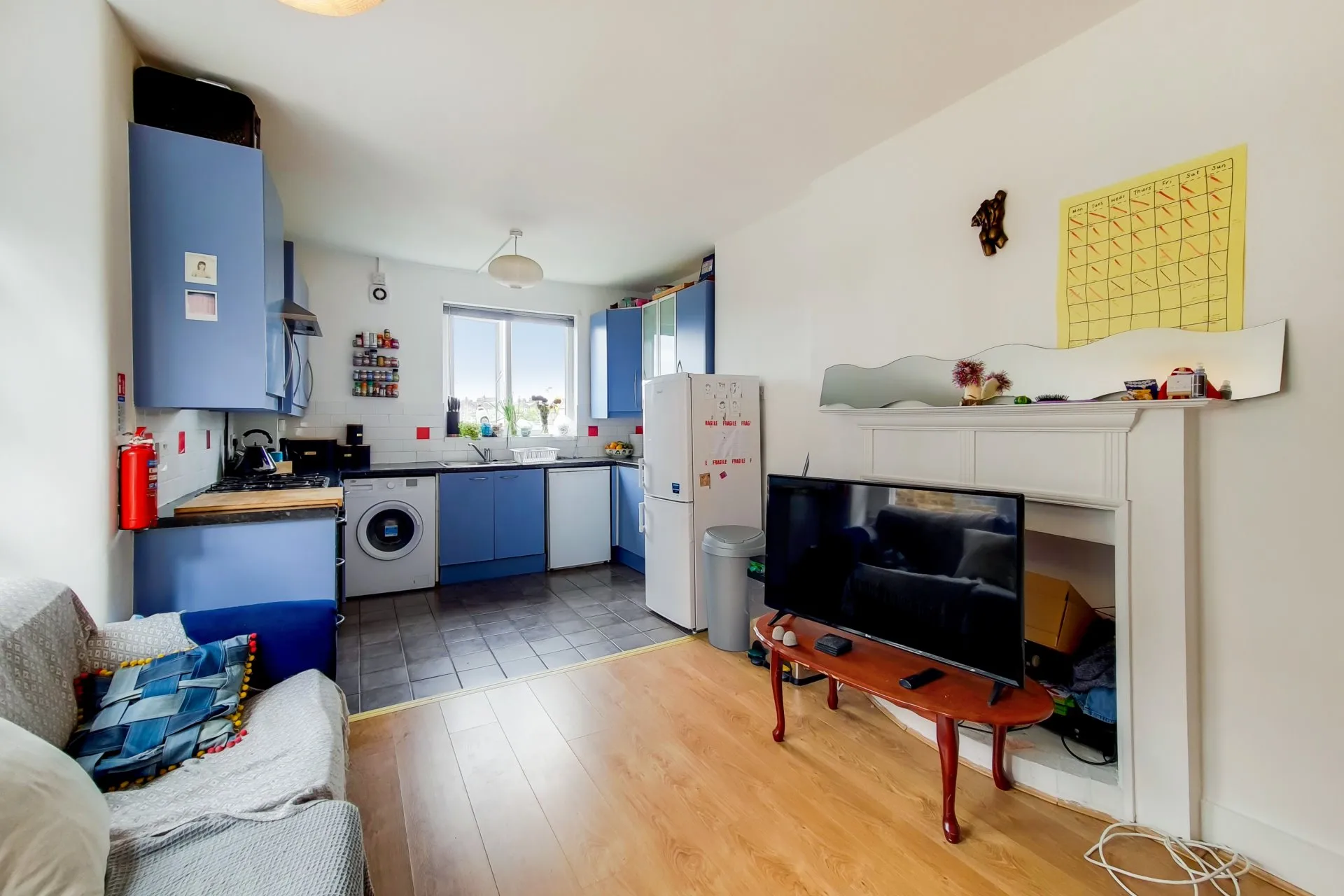 Flat Mazenod Avenue in Greater London