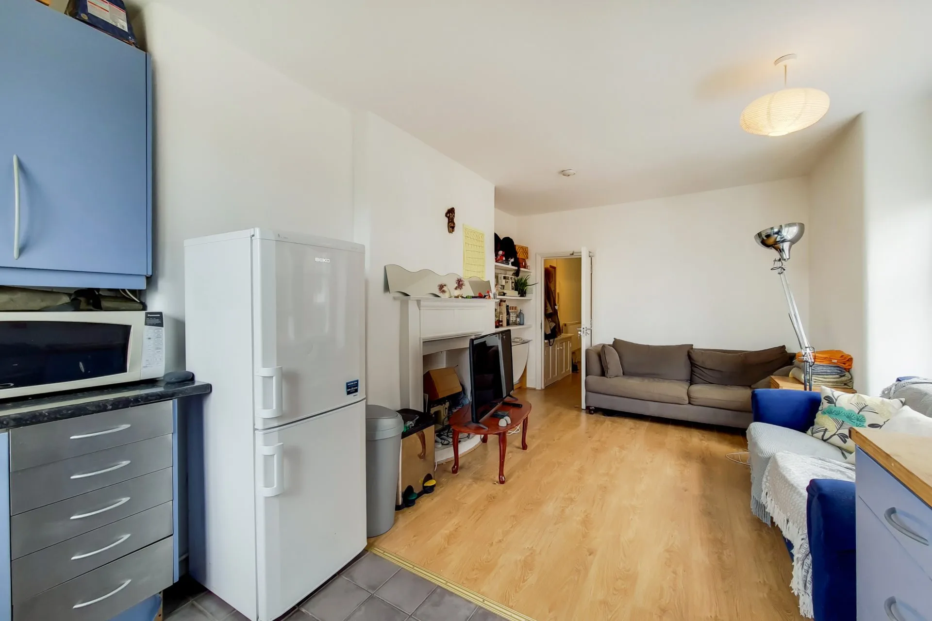 Flat Mazenod Avenue in Greater London