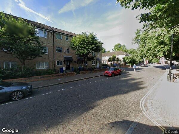Flat Rotherhithe Street in Greater London