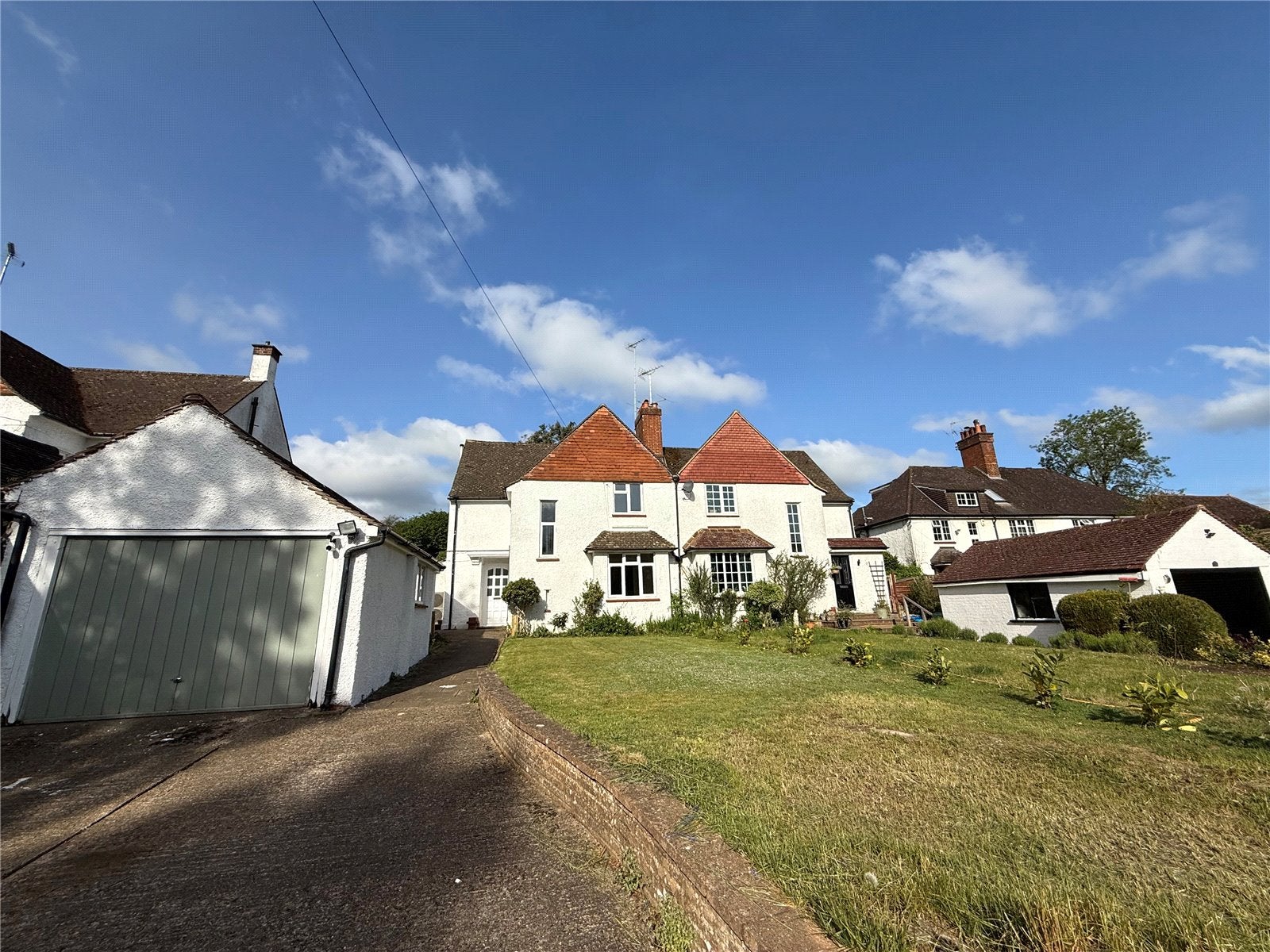 House Kingswood Road in Reigate and Banstead