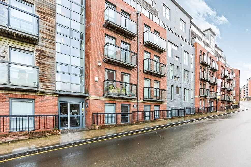 Flat Upper Allen Street in Sheffield