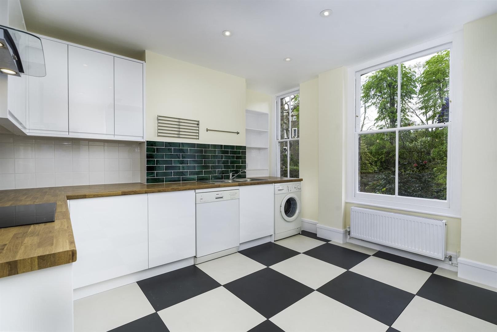 Flat Highbury Crescent in Greater London