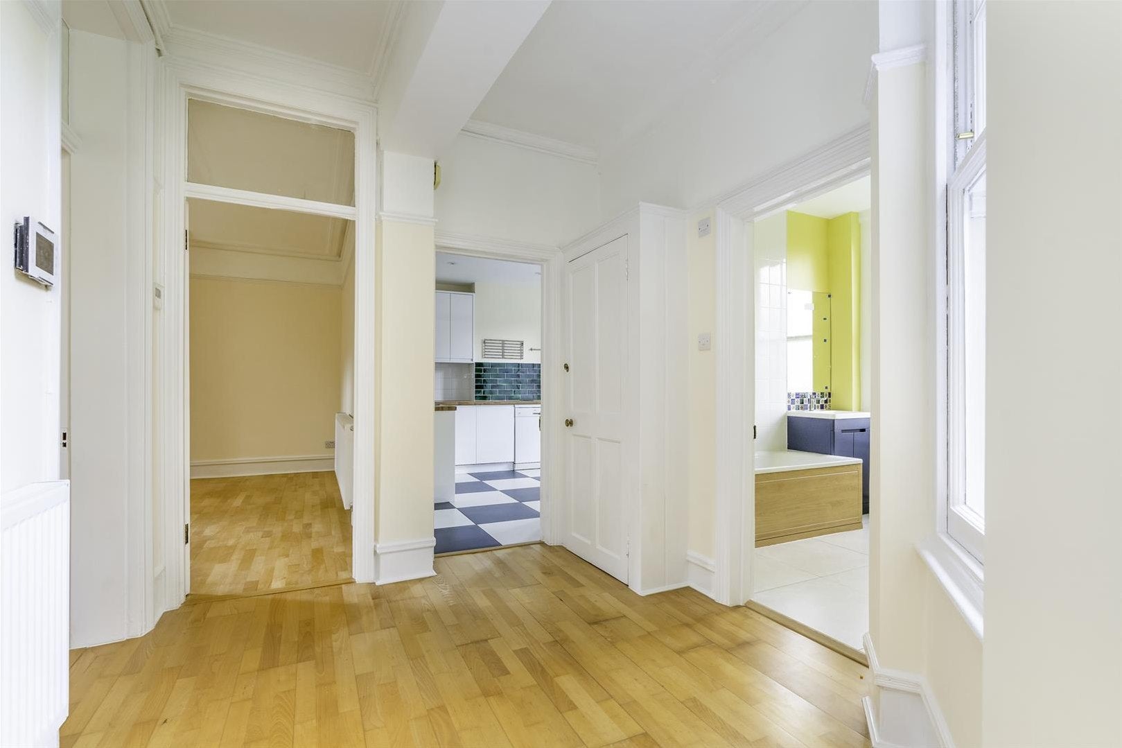 Flat Highbury Crescent in Greater London