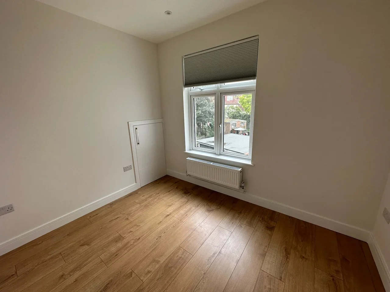 Flat Burnt Oak Broadway in Greater London
