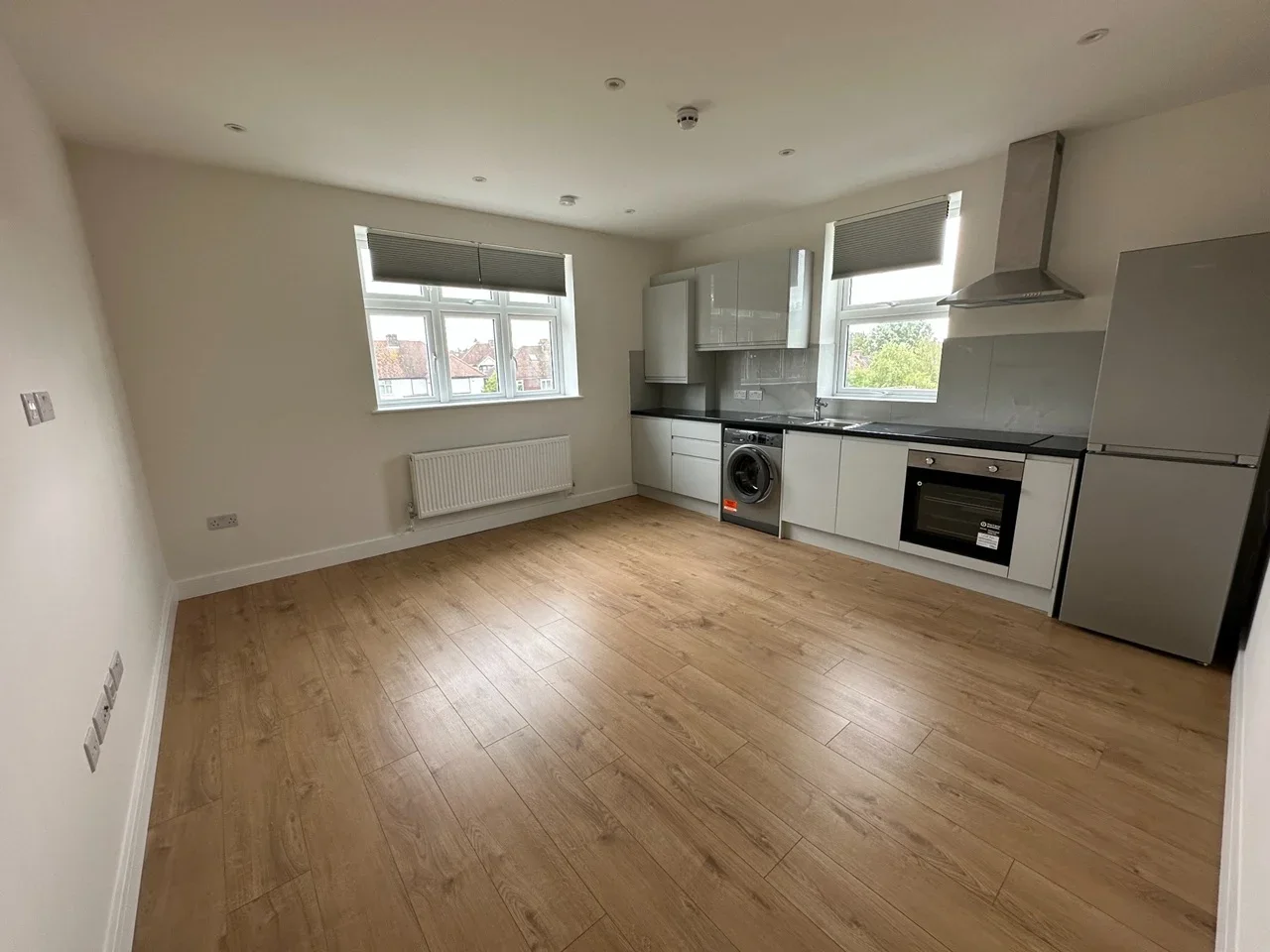 Flat Burnt Oak Broadway in Greater London