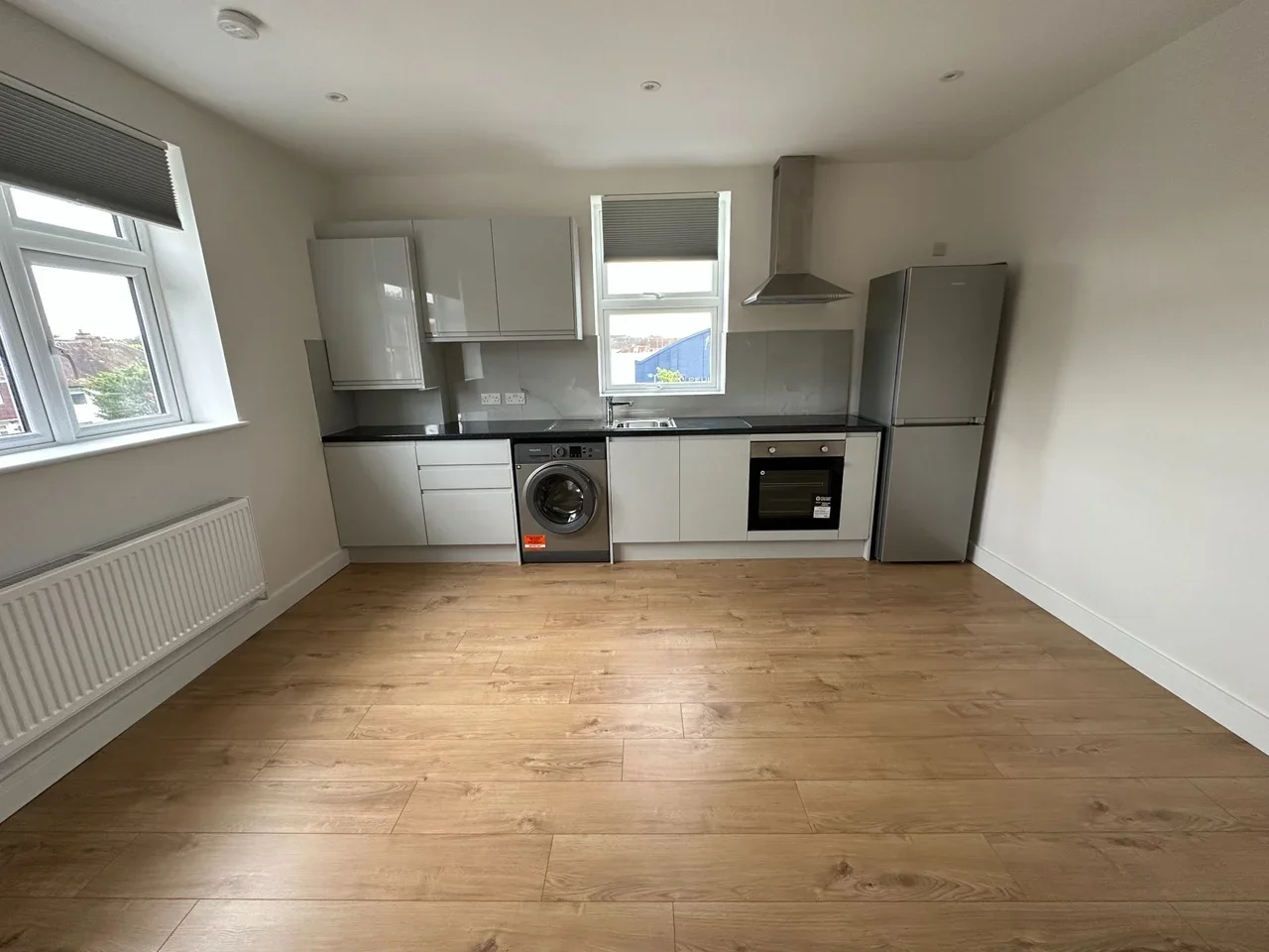 Flat Burnt Oak Broadway in Greater London