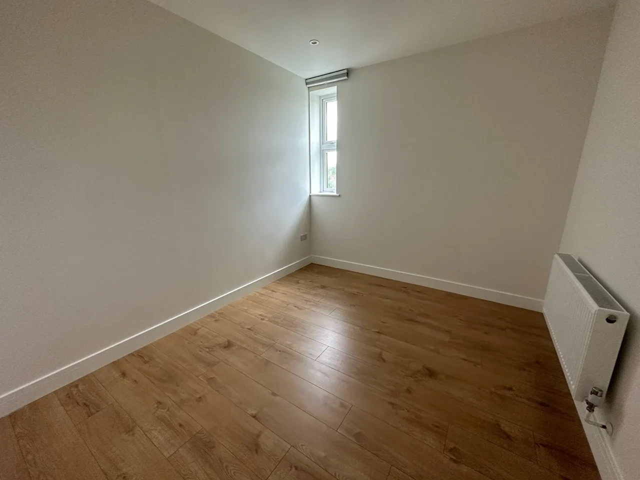 Flat Burnt Oak Broadway in Greater London