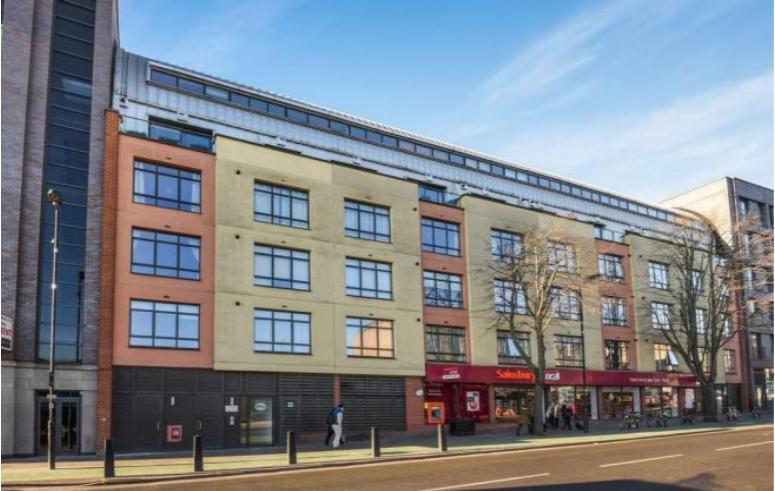 Flat Elthorne Road in Greater London