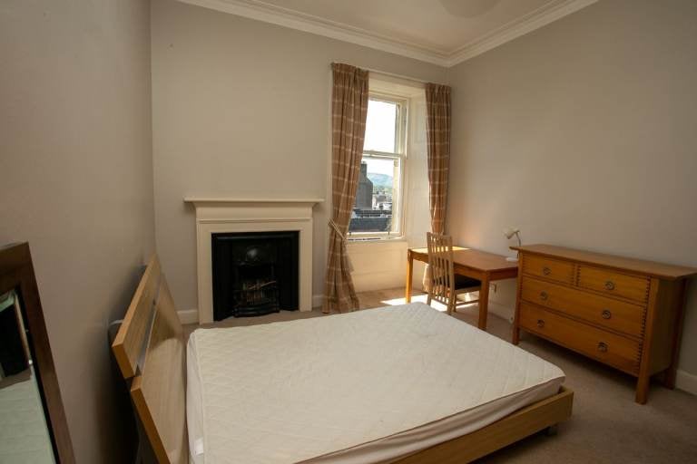 Flat Falcon Avenue in City of Edinburgh