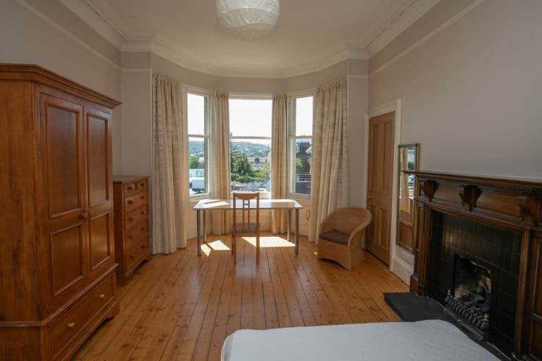 Flat Falcon Avenue in City of Edinburgh