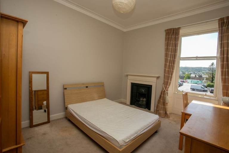 Flat Falcon Avenue in City of Edinburgh