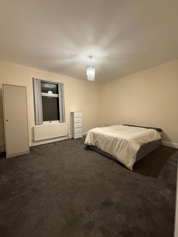 Room Back Coldcotes Avenue in Leeds