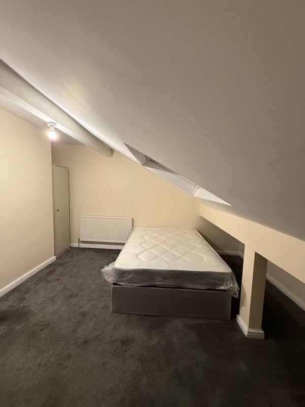 Room Back Coldcotes Avenue in Leeds