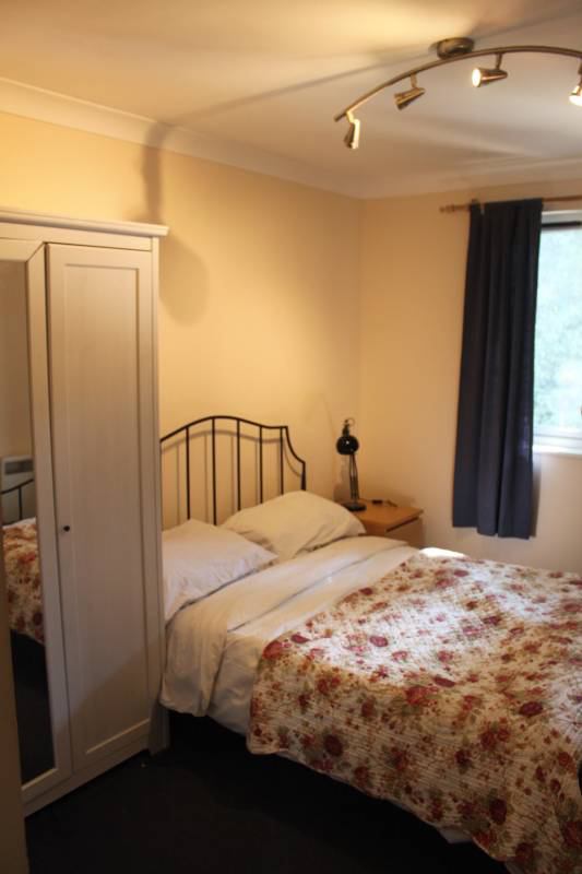 Room Quadrangle Close in Greater London