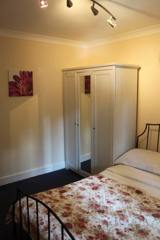 Room Quadrangle Close in Greater London
