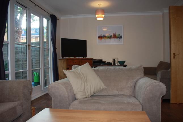 Room Quadrangle Close in Greater London