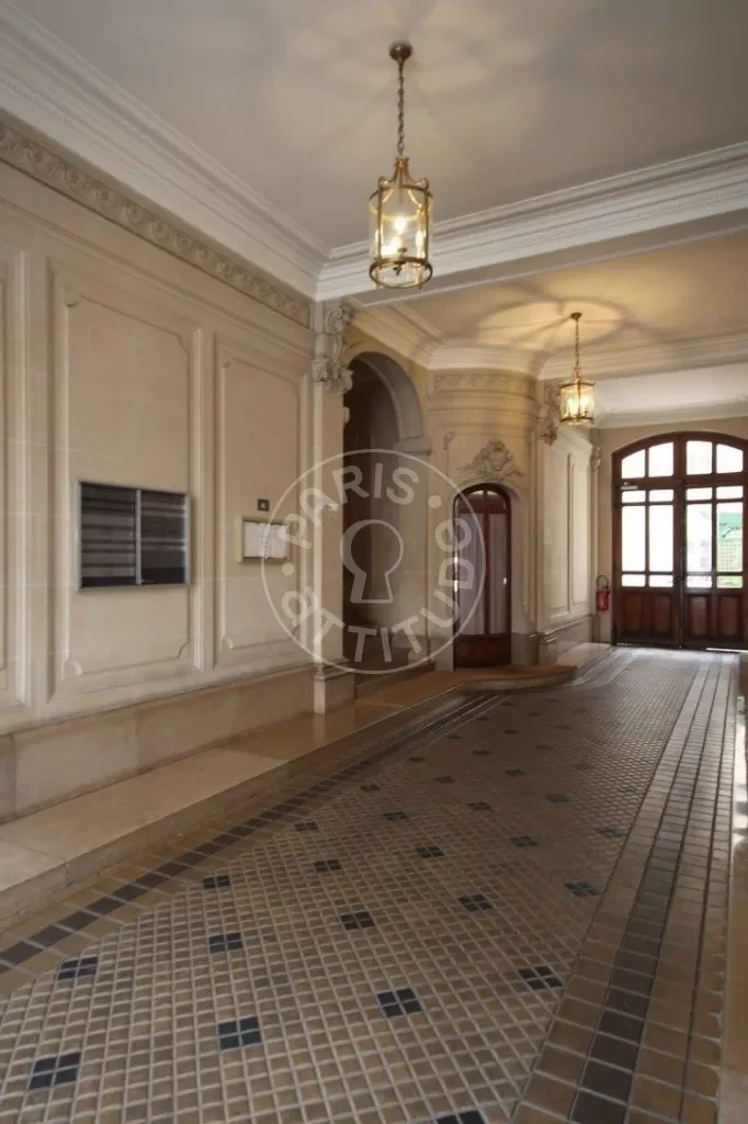 Appartement Rue Alphonse de Neuville à Paris