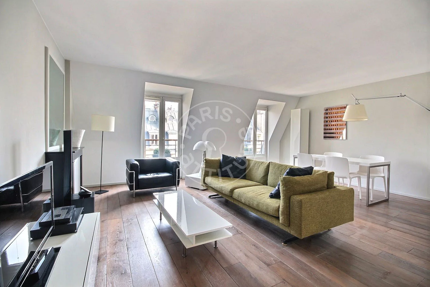 Flat Rue Alphonse de Neuville in Paris