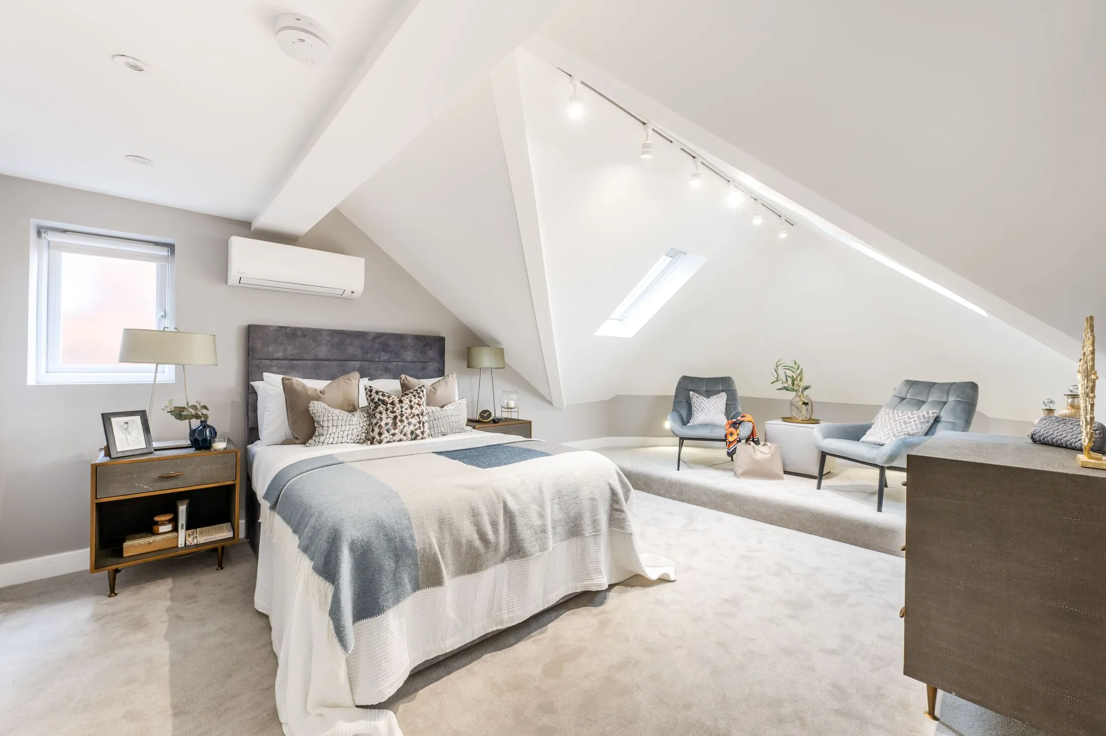 Flat Northview Crescent in Greater London