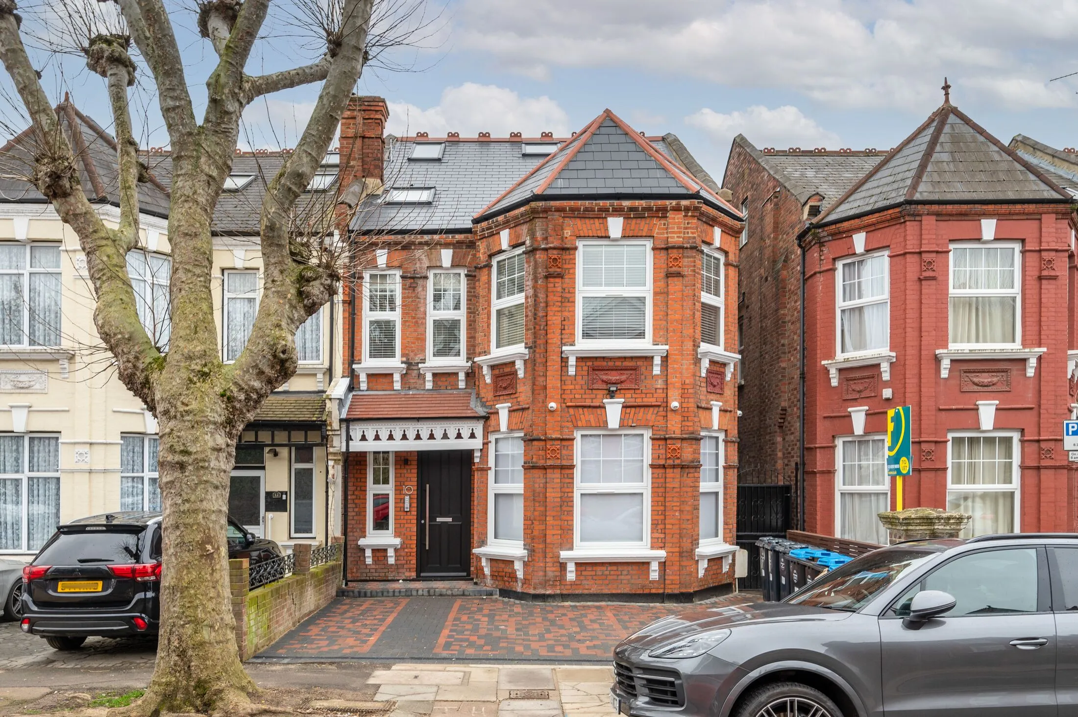 Flat Northview Crescent in Greater London