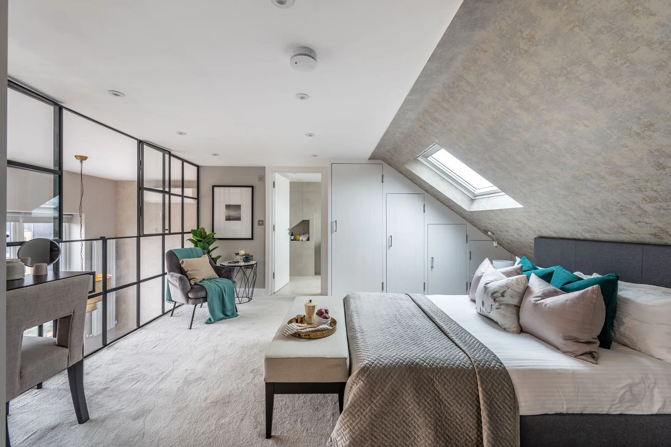 Flat Northview Crescent in Greater London