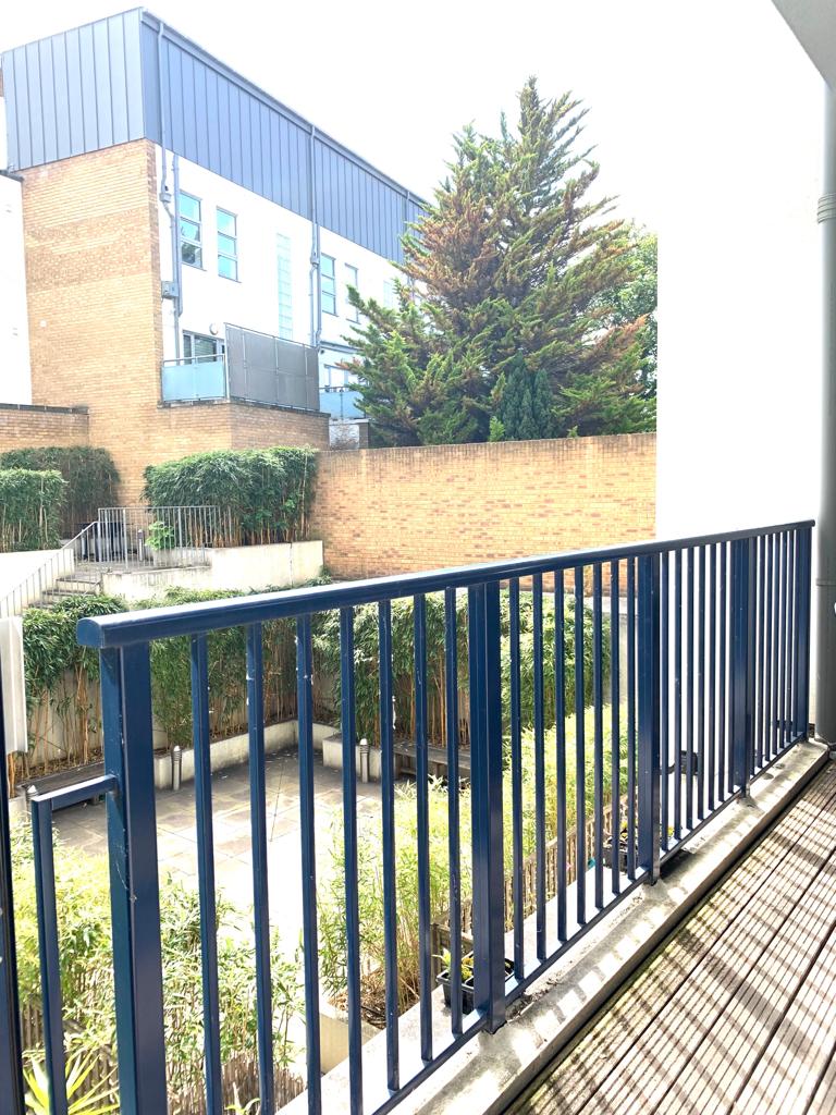 Flat Downham Road in Greater London